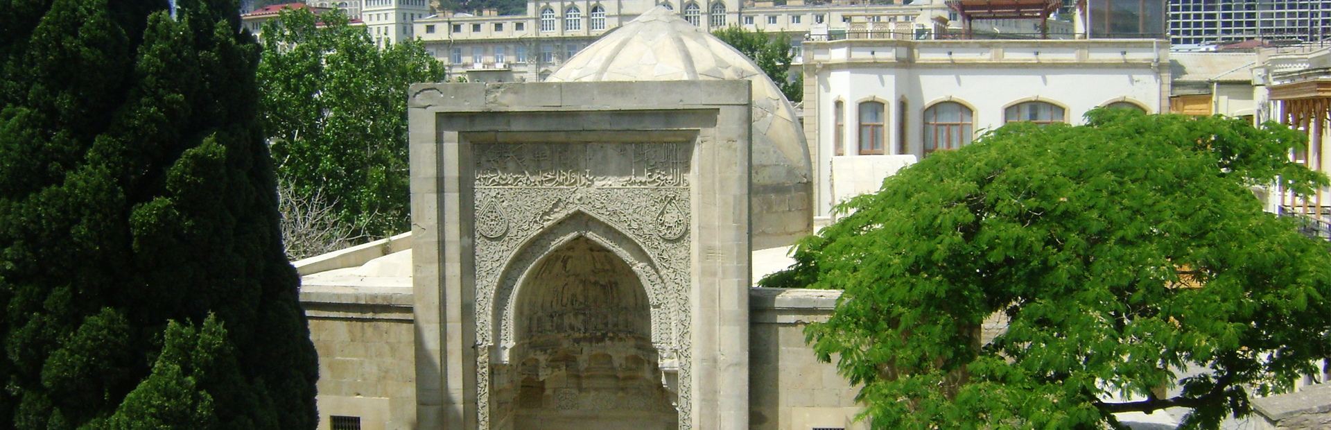 AZTomb_of_khans_shirvanshahs_palace(old-city)_baku_azerbaijanSLIDE